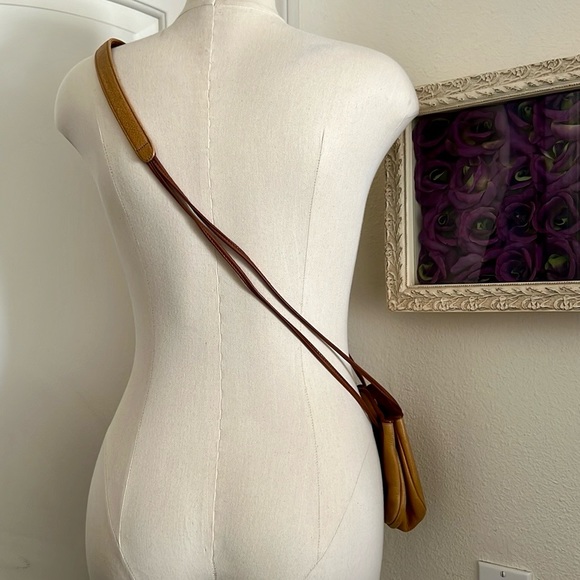 Adorable Small Crossbody Purse~Joann Page Leather - Picture 4 of 13